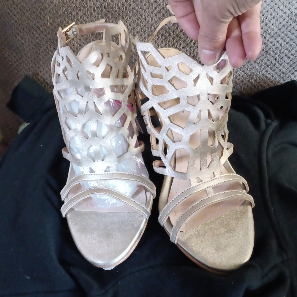 High heels - Picture 2 of 3